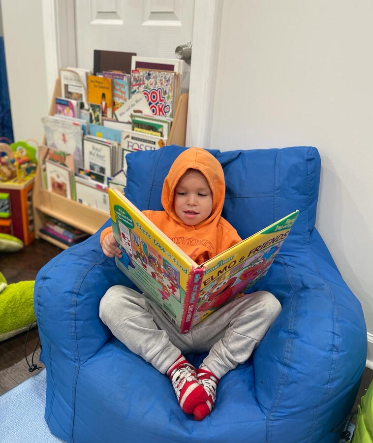 Watch me read a book by myself! 🤓